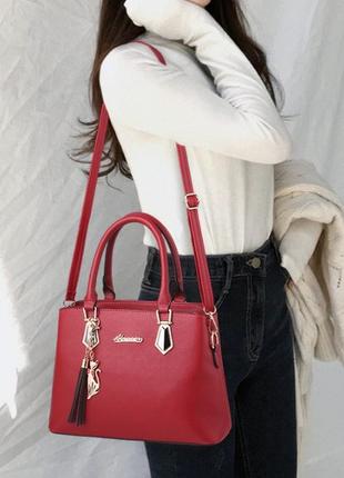 Набор сумок: сумка женская через плечо и мини сумочка клатч с брелком10 фото