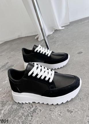 Натуральные базовые удобные кроссовки