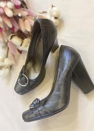 Кожаные туфли