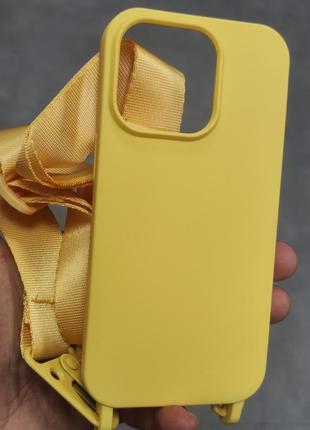 Чехол silicone case crossbody на iphone 14 pro силикон ремешок через плечо1 фото