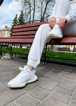 Мужские и женские кроссовки   adidas yeezy boost 350 v2  адидас изи буст5 фото