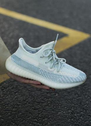 Женские кроссовки  adidas yeezy 350 v2 cloud white 1