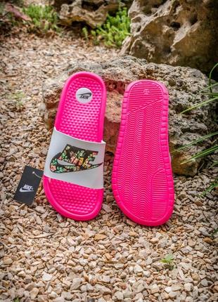 Шлепанцы женские  eyes nike benassi neon pink logo