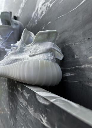 Чоловічі та жіночі кросівки    adidas yeezy 350 v2   адидас изи буст2 фото