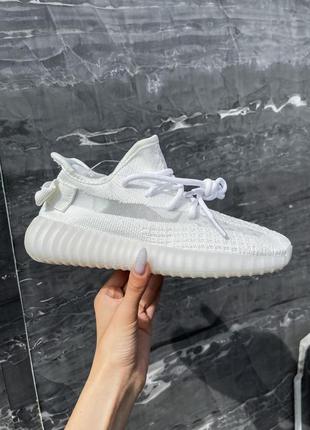 Чоловічі та жіночі кросівки    adidas yeezy 350 v2   адидас изи буст4 фото