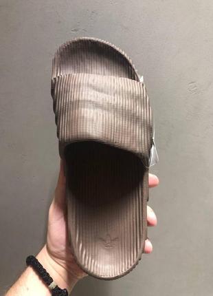 Мужские и женские кроссовки  adidas adilette slide brown5 фото