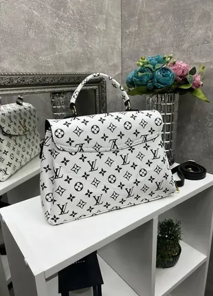 Белая - молодежная стильная сумочка на три отделения под клапаном