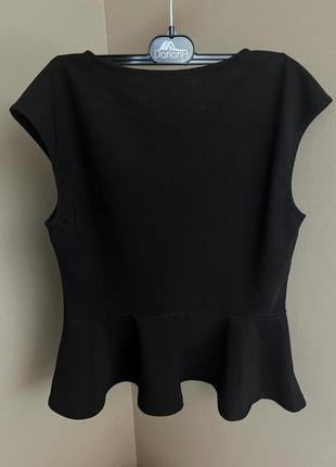 Блуза черная л gloria jeans с v-образным вырезом без рукавов с рюшами классика10 фото