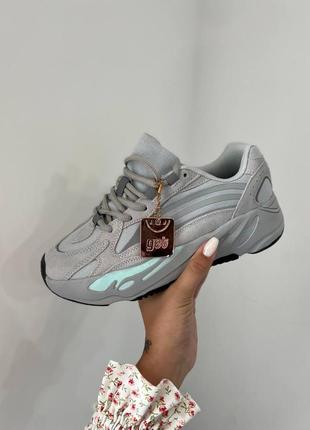 Женские кроссовки  adidas yeezy boost 700 v2 grey v25 фото