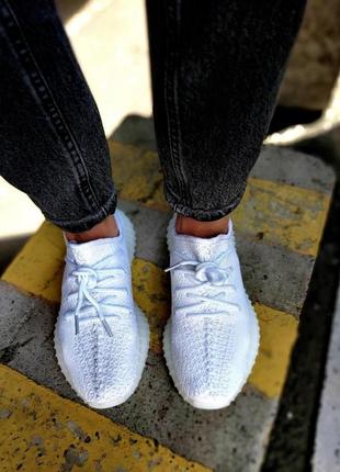 Мужские и женские кроссовки  adidas yeezy boost 350 v2 triple white4 фото