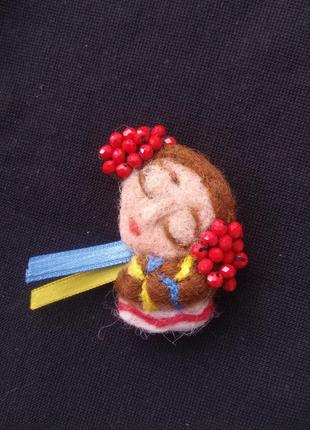 Брошка валяна