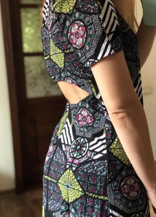 Легкое платье в геометрический принт с открытой спиной5 фото