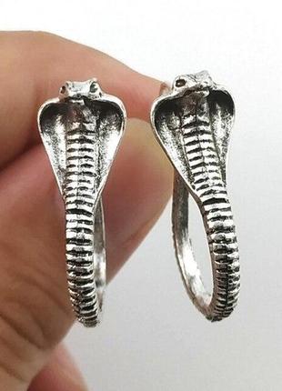 Серьги серебристая кобра