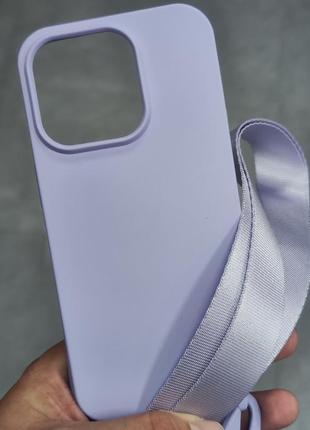 Чехол silicone case crossbody на iphone 14 pro сиреневый на ремешке через плечо
