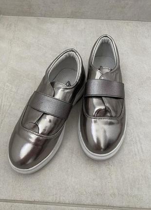 Туфлі срібні