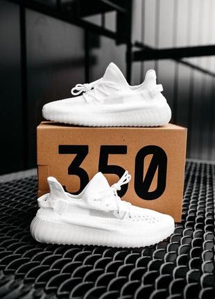 Мужские и женские кроссовки  adidas yeezy boost 350 v2 triple / white4 фото