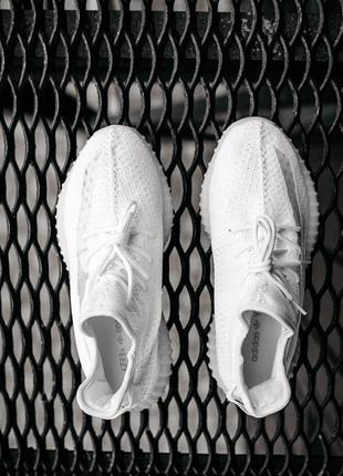 Мужские и женские кроссовки  adidas yeezy boost 350 v2 triple / white8 фото