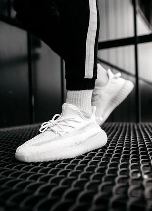 Мужские и женские кроссовки  adidas yeezy boost 350 v2 triple / white5 фото