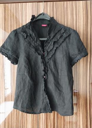 Чорна лляна блузка з коротким рукавом з рюшами