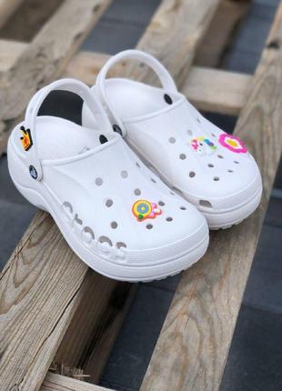 Крокси на платформі crocs platform bayaband platform white жіночі крокси