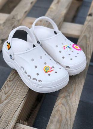 Крокси на платформі crocs bayaband platform white жіночі крокси1 фото