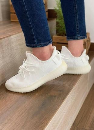 Мужские и женские кроссовки  adidas yeezy boost 350 v2 triple white4 фото