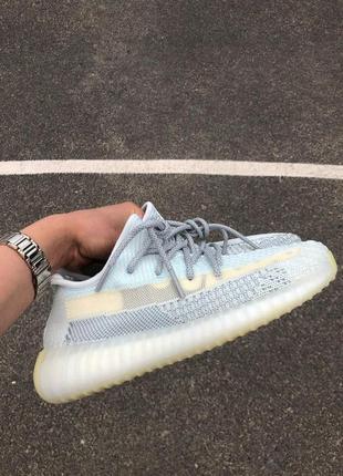 Мужские кроссовки  adidas yeezy 350 v2, cloud white ( рефлективные шнурки)