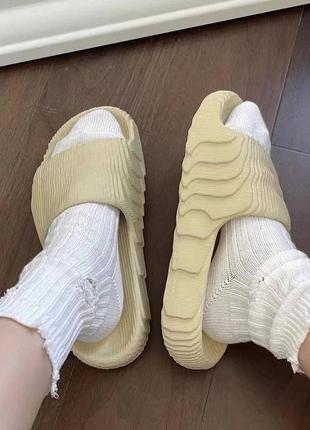 Adidas yeezy adilette slide desert beige