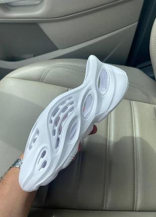 Женские кроссовки  adidas yeezy foam runner white no brand no logo