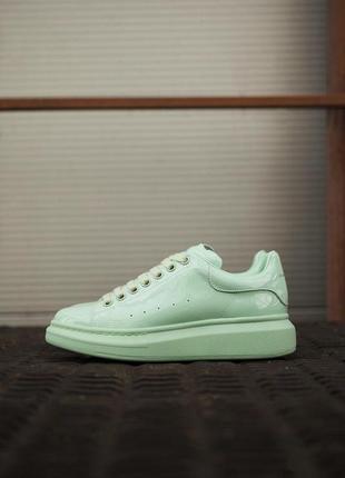 Жіночі кросівки   alexander mcqueen low patent mint александр маквин