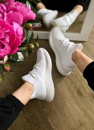 Мужские и женские кроссовки  adidas yeezy boost 350 v2 triple / white1 фото