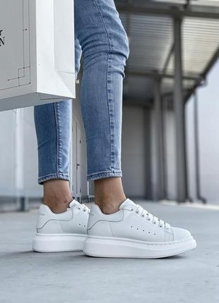 Женские кроссовки    alexander mcqueen low triple white