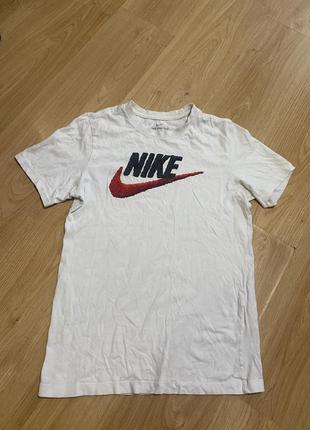 Футболка чоловіча nike tee