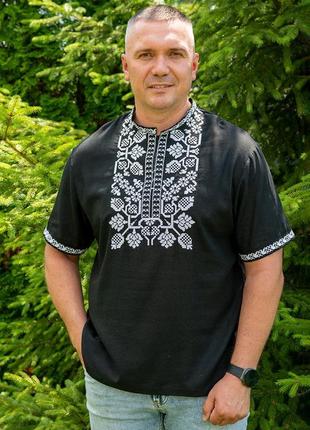 Льняная мужская вышиванка с коротким рукавом, черная с белым узором1 фото