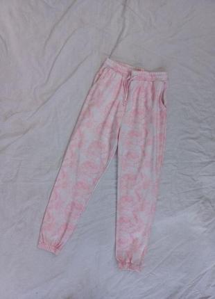 Розовые трендовые штаны джогеры на высокой посадке тай дай