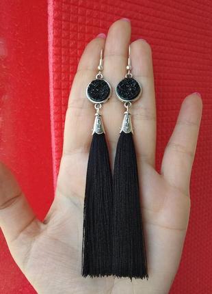 Сережки сережки кисті пензлика красиві з оригінальним каменем чорні3 фото