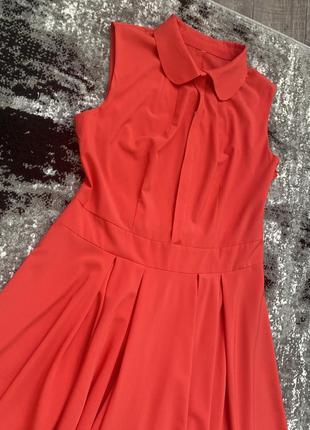 Нарядне красиве червоне плаття міді