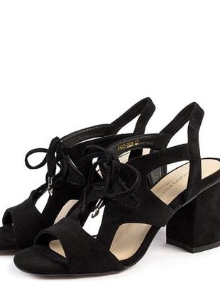 Босоніжки. vittorio pritti.