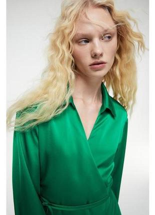 Новое зеленое атласное платье на запах h&m4 фото