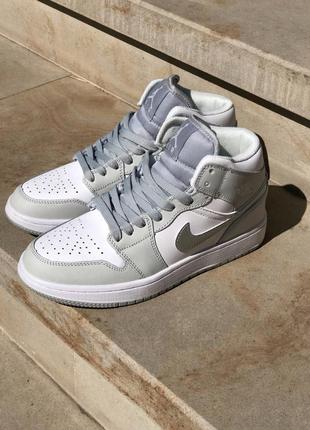 Жіночі кросівки nike air jordan 1 retro white grey silver