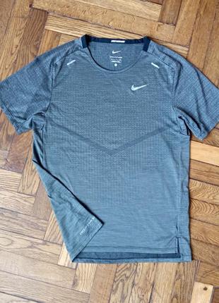 Мужская спортивная футболка  nike dri-fit adv techknit ultra