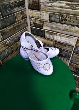 Туфли белые туфельки нарядные для девочки лакированные р.24,25 новые5 фото