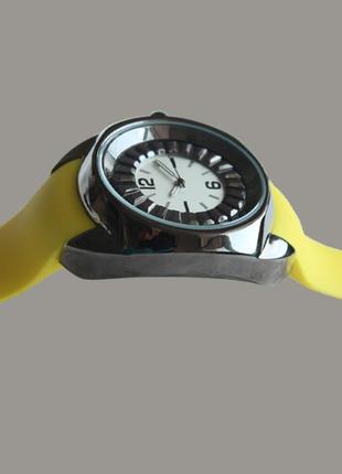 Годинник newday жіночий наручний на каучуковому ремінці3 фото