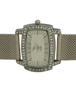 Часы женские классические на миланском браслете2 фото