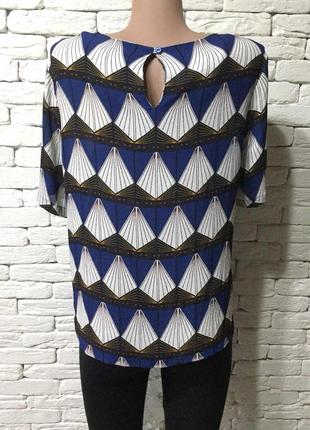 Красивая блуза из вискозы с геометрическим принтом3 фото
