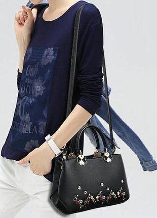 Жіноча сумочка з вишивкою бежевий6 фото