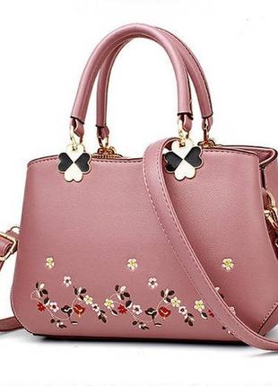 Женская сумочка с вышивкой розовый