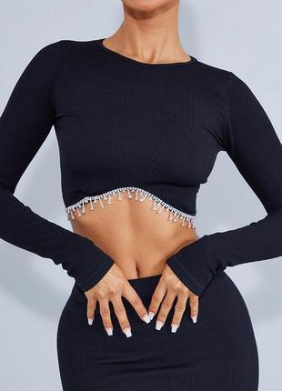 Кроп топ с украшениями prettylittlething