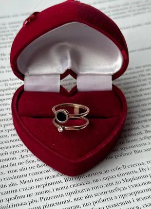 Женское стильное кольцо двойное декор цирконий вставка черная акриловая цвет золотистый медицинская сталь (18)3 фото