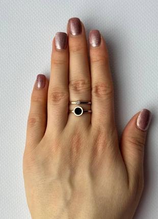 Женское стильное кольцо двойное декор цирконий вставка черная акриловая цвет золотистый медицинская сталь (18)8 фото
